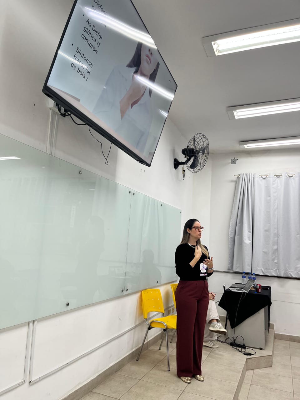 Fonoaudióloga Dra. Lúcia Alckmin em evento acadêmico e de atualização profissional